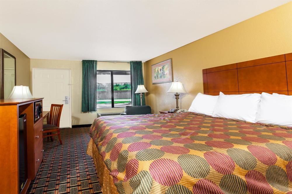 1 King Bed Room