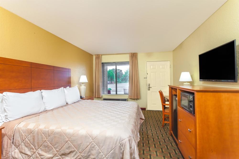 1 King Bed Room
