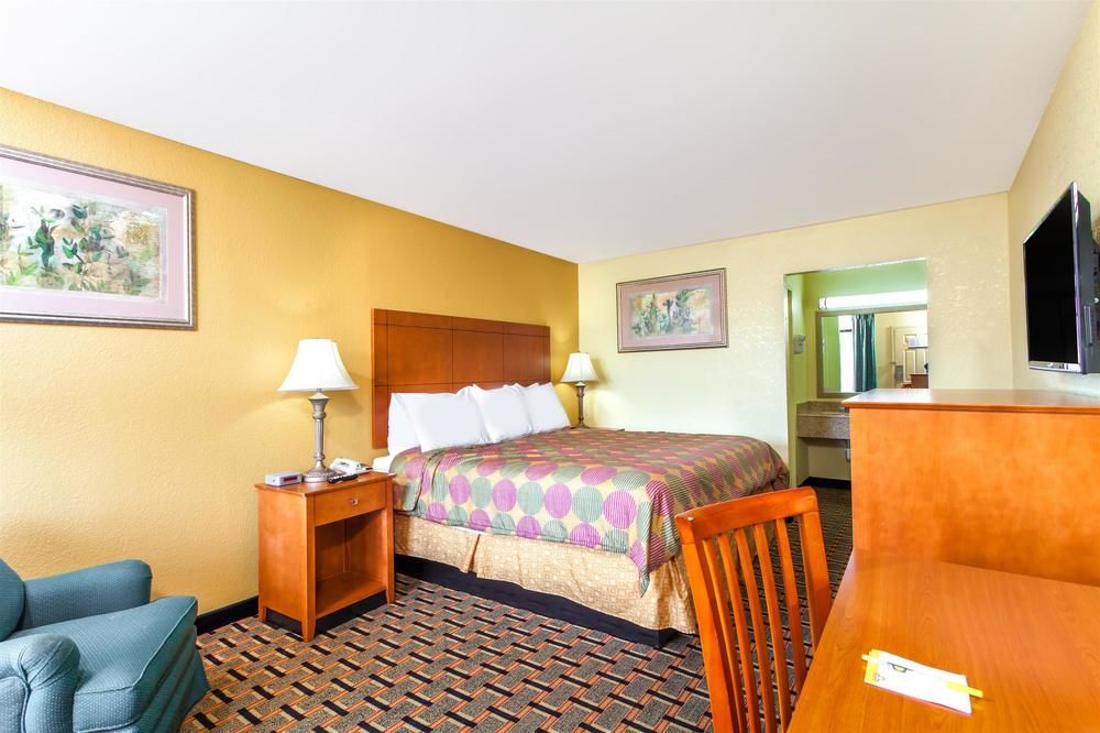 1 King Bed Room